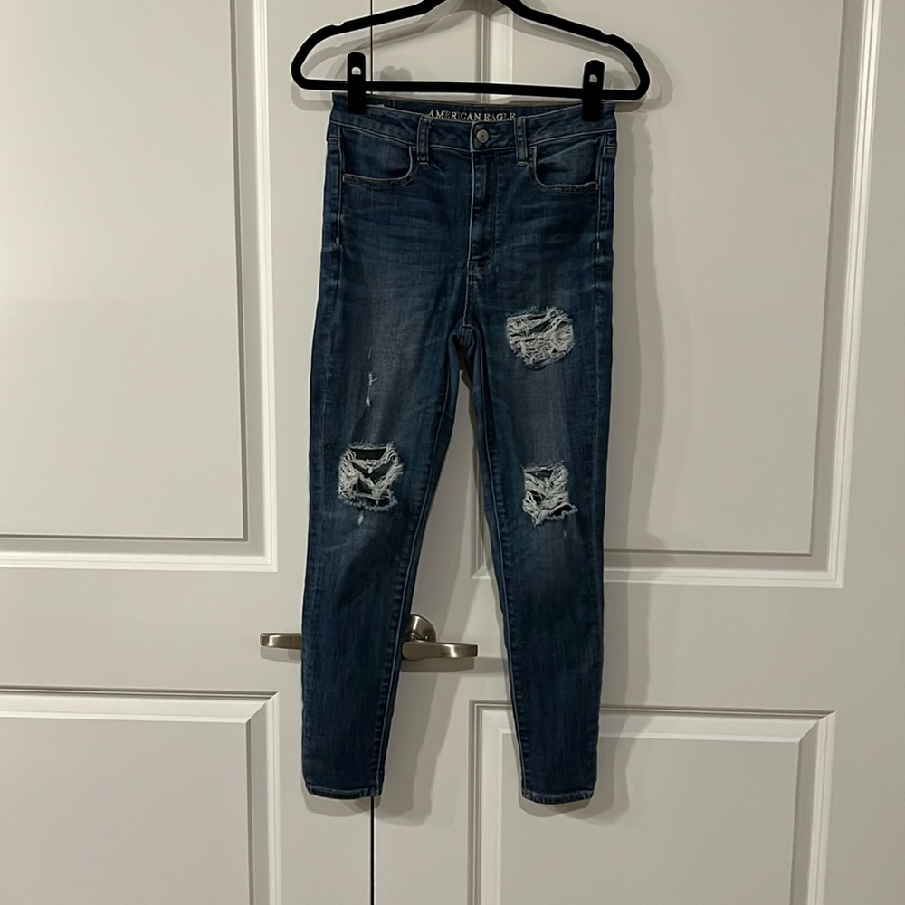 Lightly worn American Eagle Super Hi Rise Jegging size 6 short